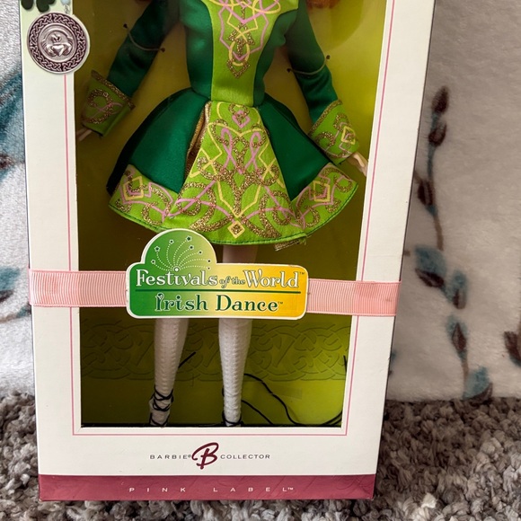 Barbie Festivals of the World Irish Dance - Picture 3 of 11